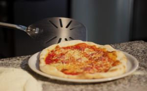 IR-20F Pala para pizza de acero inoxidable ø 20 cm reforzada con mango perforado 150 cm